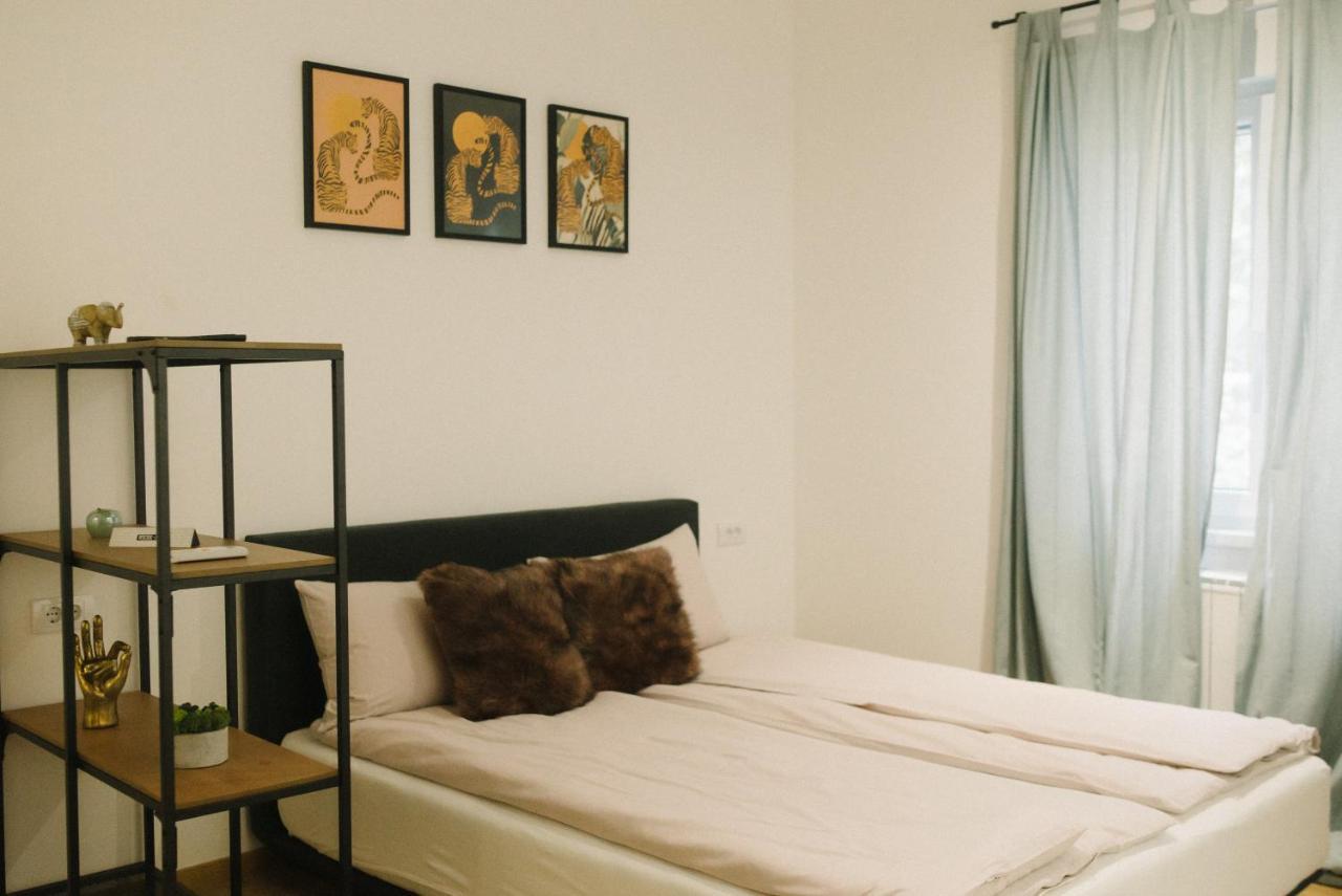 Meebo Apartment *